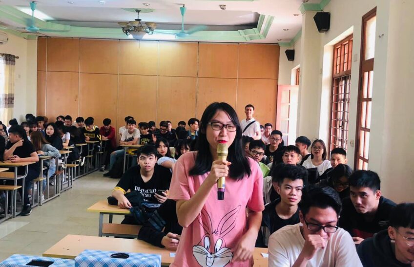 Hội thảo "Cơ hội việc làm lập trình viên chuyên nghiệp Code Fresher" tại khoa CNTT ĐH Phương Đông