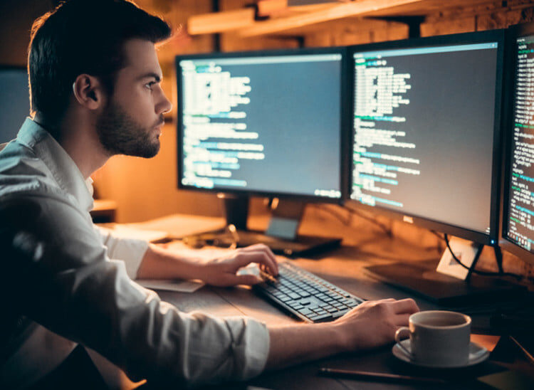 Mình mới bắt đầu thì nên học Ngôn ngữ lập trình gì?